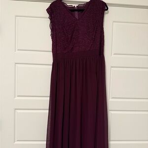 Chic Plum Lace Maxi Dress